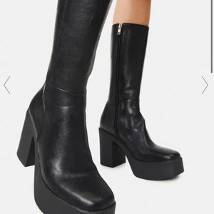 NEW IN BOX Lamoda Slick Nicks Calf High Boots
